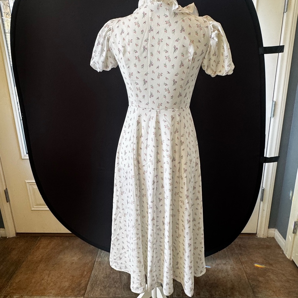 Elegant White Floral Dress Lina House of CB Small - Picture 12 of 12